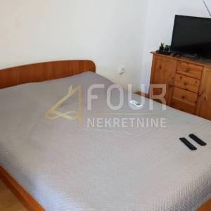 Jadranovo, samostojeća kuća s 3 apartmana