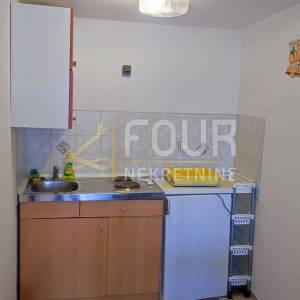 Jadranovo, samostojeća kuća s 3 apartmana