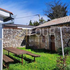 Jadranovo, samostojeća kuća s 3 apartmana