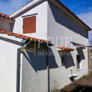 Jadranovo, samostojeća kuća s 3 apartmana