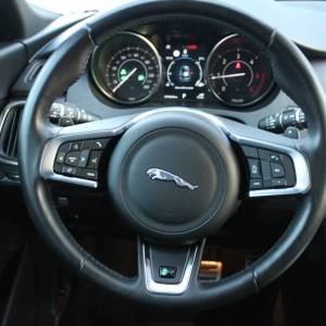 Jaguar E Pace 2.0D 180ks AUTOMATIK R-Dynamic 4x4 *NAVI,LED,KAMERA*