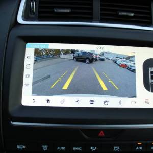 Jaguar E Pace 2.0D 180ks AUTOMATIK R-Dynamic 4x4 *NAVI,LED,KAMERA*