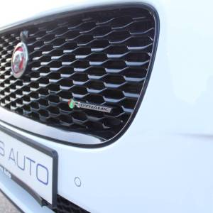 Jaguar E Pace 2.0D 180ks AUTOMATIK R-Dynamic 4x4 *NAVI,LED,KAMERA*