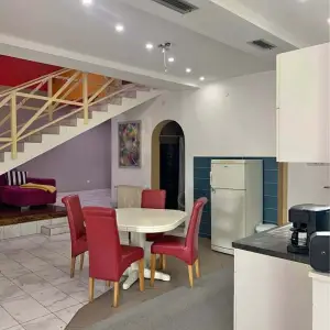 Jastrebarsko - blizina centra, posl. - stam. objekt 152m2, terasa 70m2