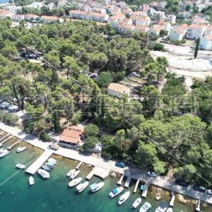 Jedinstvena prilika za investitore, zemljište u Korčuli s kućom