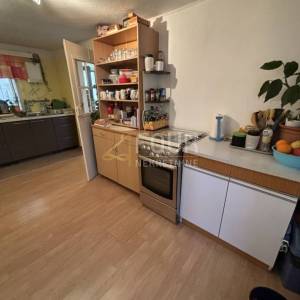 Jelenje, kuća u nizu - starina, P+1, okućnica
