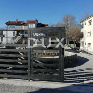 JURDANI, MATULJI - Kuća na mirnoj lokaciji s velikom okućnicom