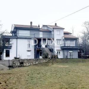 JURDANI, MATULJI - Kuća na mirnoj lokaciji s velikom okućnicom