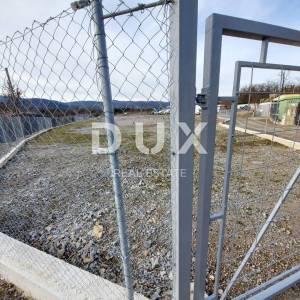 JURDANI, PERMANI - Uređeno i ograđeno zemljište 2485m2 do glavne prometnice za najam