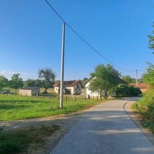 JURGA: građ zemljište 3500 m2 + PZ 1000 m2, priključci uz parcelu