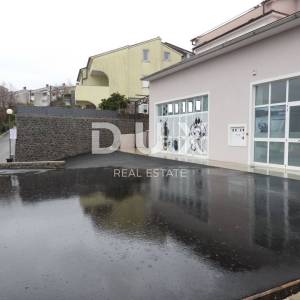 JUŠIĆI - poslovni prostor 220m2 + parking + garažni prostor (opcija)