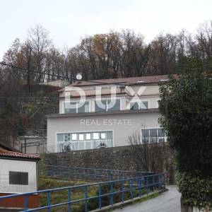 JUŠIĆI - poslovni prostor 220m2 + parking + garažni prostor (opcija)