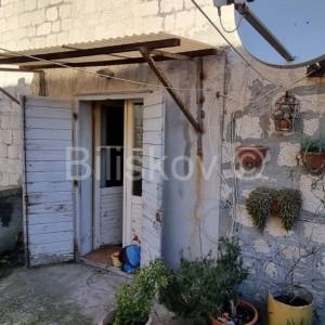 K. Novi, kamena kuća za renovaciju