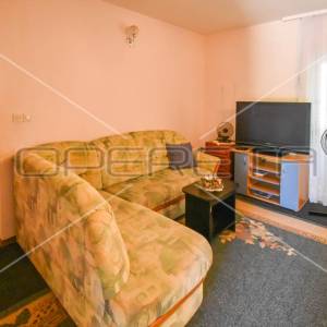 Kamena apartmanska kuća s prekrasnim pogledom na more i maslinikom, Splitska oto