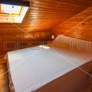 Kamena apartmanska kuća s prekrasnim pogledom na more i maslinikom, Splitska oto