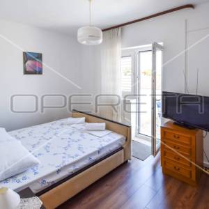 Kamena apartmanska kuća s prekrasnim pogledom na more i maslinikom, Splitska oto