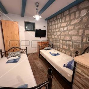 Kamena Kuća 105m²: Savršen Spoj Šarma, Povijesti i Mediteranskog Ugođaja, Ston