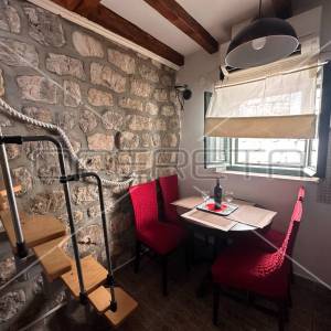 Kamena Kuća 105m²: Savršen Spoj Šarma, Povijesti i Mediteranskog Ugođaja, Ston