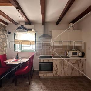 Kamena Kuća 105m²: Savršen Spoj Šarma, Povijesti i Mediteranskog Ugođaja, Ston