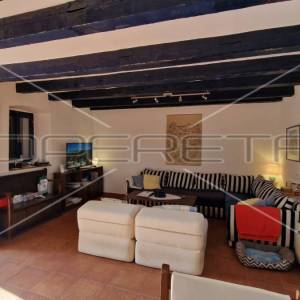 Kamena kuća, 2 stambene jedinice, garaža, terasa, dvorište,127 m2, Krk