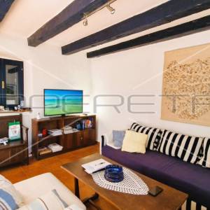 Kamena kuća, 2 stambene jedinice, garaža, terasa, dvorište,127 m2, Krk
