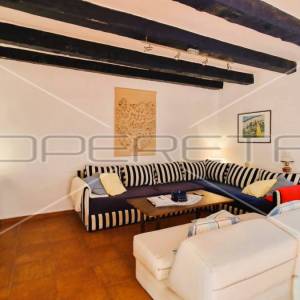 Kamena kuća, 2 stambene jedinice, garaža, terasa, dvorište,127 m2, Krk