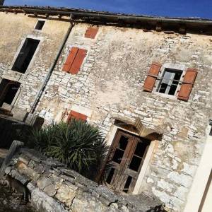 Kamena kuća za adaptciju