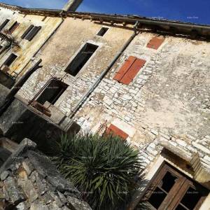 Kamena kuća za adaptciju