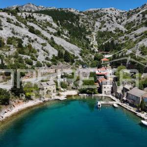 Kamena  starina za adaptaciju u prvom redu do mora, Starigrad Paklenica

