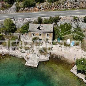 Kamena  starina za adaptaciju u prvom redu do mora, Starigrad Paklenica
