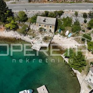 Kamena  starina za adaptaciju u prvom redu do mora, Starigrad Paklenica
