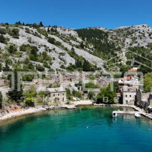 Kamena  starina za adaptaciju u prvom redu do mora, Starigrad Paklenica
