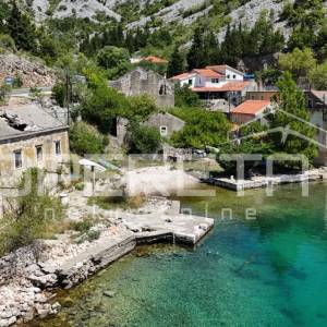 Kamena  starina za adaptaciju u prvom redu do mora, Starigrad Paklenica
