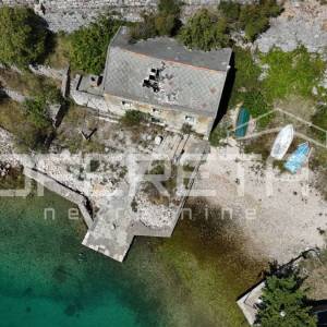 Kamena  starina za adaptaciju u prvom redu do mora, Starigrad Paklenica
