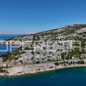 Kamena  starina za adaptaciju u prvom redu do mora, Starigrad Paklenica
