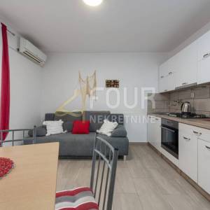 Karlobag, cesarica, dvojna kuća s 3 apartmana