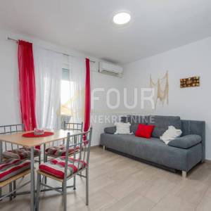 Karlobag, cesarica, dvojna kuća s 3 apartmana