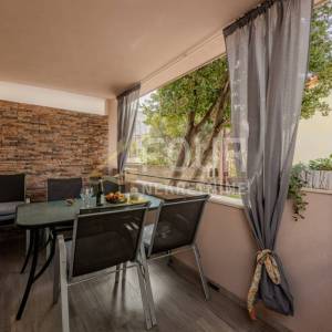 Karlobag, cesarica, dvojna kuća s 3 apartmana