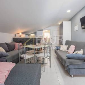 Karlobag, cesarica, dvojna kuća s 3 apartmana