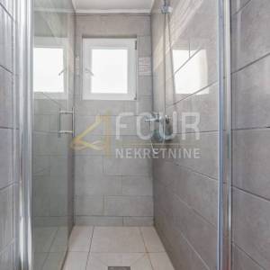 Karlobag, cesarica, dvojna kuća s 3 apartmana