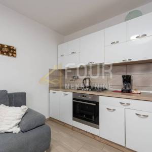 Karlobag, cesarica, dvojna kuća s 3 apartmana