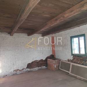 Karlovac, Vukova Gorica - okolica, drveni objekt na parceli 4.115m2