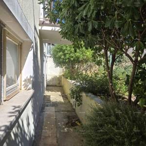 Kaštanjer – kuća s dva odvojena stana, garažom i uređenom okućnicom