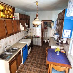 Kastav, 208.44m2, dva stana, okućnica, pogled na more