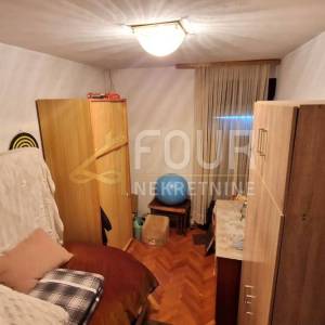 Kastav, 208.44m2, dva stana, okućnica, pogled na more