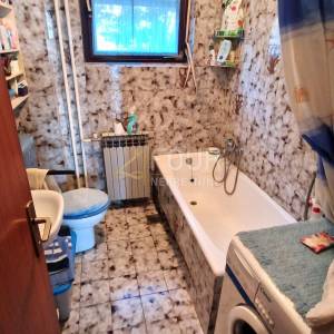 Kastav, 208.44m2, dva stana, okućnica, pogled na more