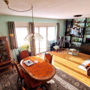 Kastav, 208.44m2, dva stana, okućnica, pogled na more