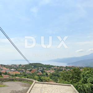 KASTAV, CENTAR- građevinsko zemljište 805m2 S GRAĐEVNOM DOZVOLOM!!! s pogledom na more za stambenu zgradu – stanove/apartmane/ ...