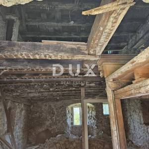KASTAV, CENTAR -  kuća 246 m2 u starom gradu + okućnica 400m2