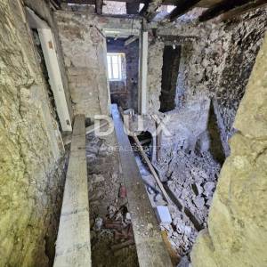 KASTAV, CENTAR -  kuća 246 m2 u starom gradu + okućnica 400m2